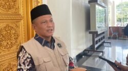 "Kepala Kantor Kementerian Agama Kota Pontianak, Muslimin, merinci persiapan keberangkatan 1.508 jemaah haji, termasuk kucuran subsidi transportasi dari Pemkot."