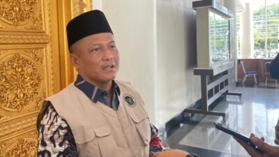 "Kepala Kantor Kementerian Agama Kota Pontianak, Muslimin, merinci persiapan keberangkatan 1.508 jemaah haji, termasuk kucuran subsidi transportasi dari Pemkot."