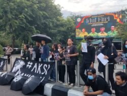 Suarakan Supremasi Sipil, Mahasiswa Pontianak Gelar Aksi Kamisan di Bundaran Digulis