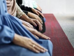 Sujud di Era Digital: Menemukan Makna Hidup dari Surah As-Sajdah