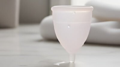 Ilustrasi - Temukan rahasia haid nyaman dan hemat dengan beralih ke menstrual cup. Pelajari cara pakai, manfaat lingkungan, hingga tips perawatannya di sini. (Dok. Ist)