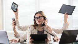 "Sering melakukan banyak pekerjaan sekaligus agar cepat selesai? Waspada, kenali lima dampak buruk multitasking yang justru bisa merusak fokus dan mentalmu."