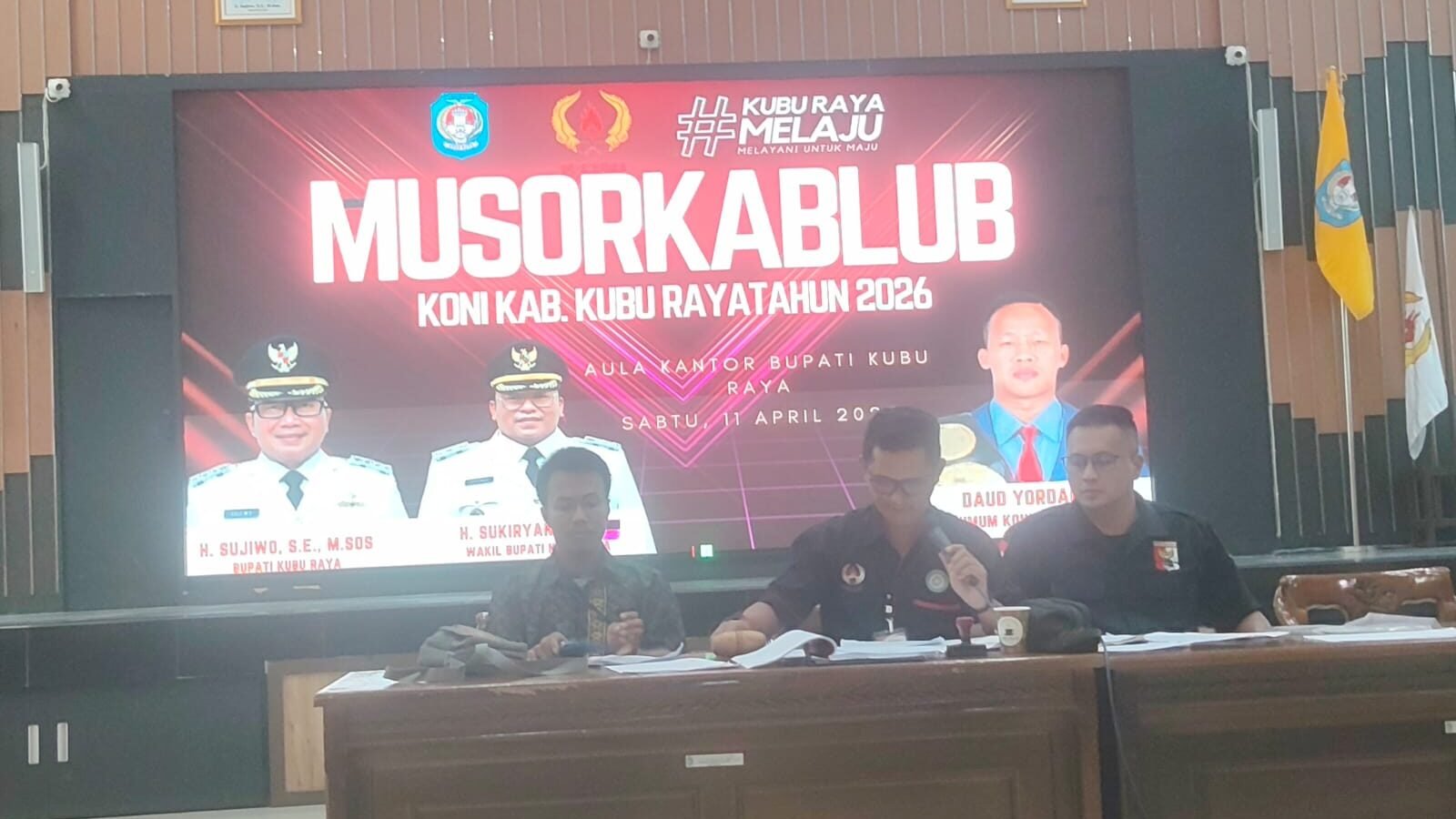 Suasana jalannya sidang pleno Musorkablub V KONI Kabupaten Kubu Raya yang berlangsung alot akibat adanya protes dari sejumlah pengurus cabang olahraga.