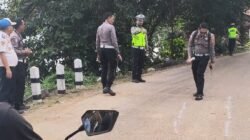 Tim gabungan dari Satlantas Polres Sanggau dan TAA Polda Kalbar melakukan olah tempat kejadian perkara (TKP) di lokasi kecelakaan lalu lintas di Kecamatan Kapuas.