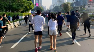 Ilustrasi - Coba metode jalan kaki 6-6-6 untuk turunkan berat badan. Simak aturan main jam 6 pagi dan sore guna bakar lemak dan jaga kesehatan jantung Anda di sini. (Dok. Ist)