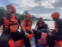 Tim SAR Gabungan Sisir Sungai Kapuas Cari Warga Tenggelam di Tayan Hilir