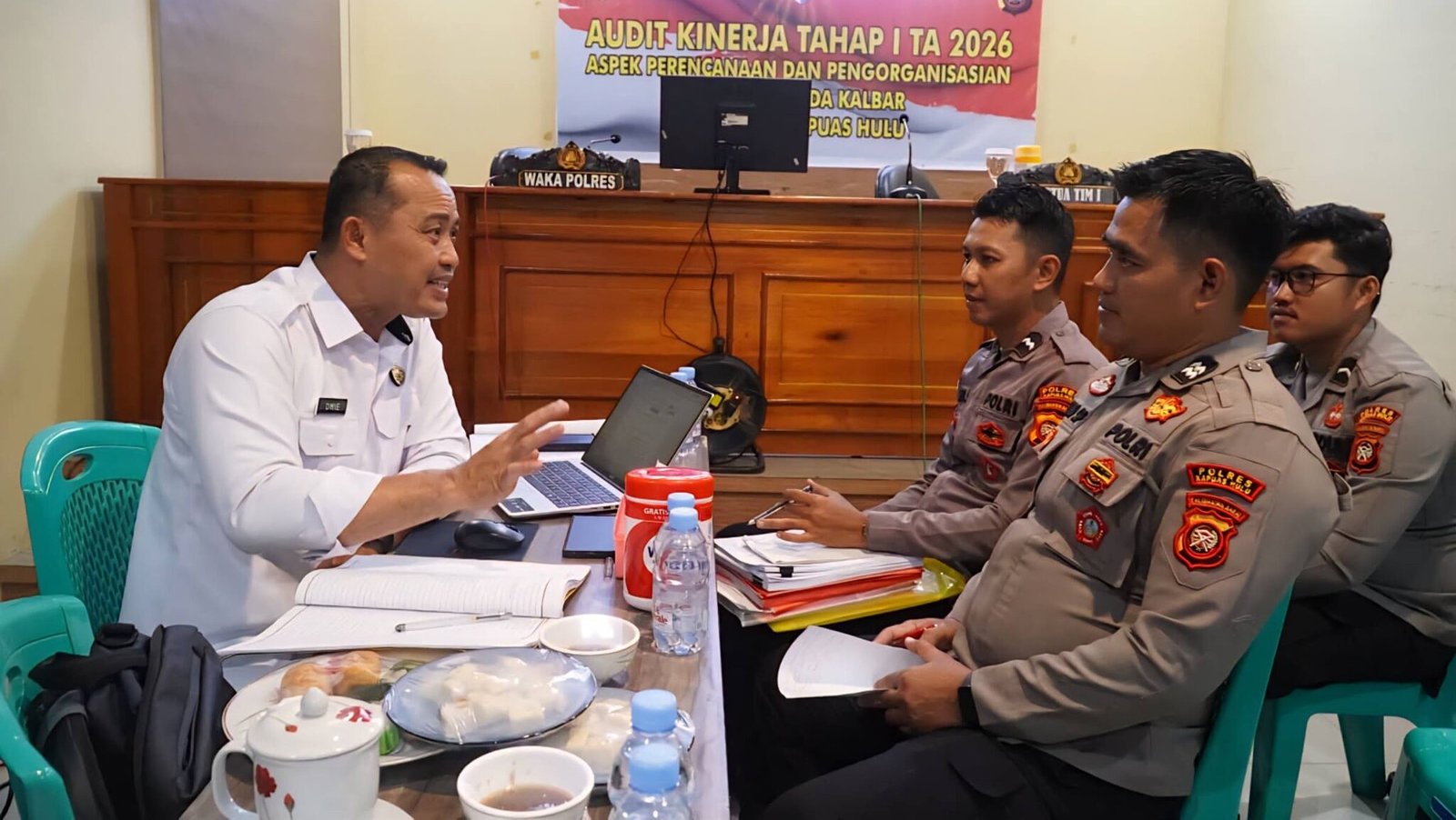 Suasana pelaksanaan kegiatan pendalaman materi dalam agenda audit kinerja pengawasan internal kepolisian di Aula Mapolres Kapuas Hulu.