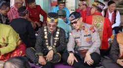 Warga dan pejabat daerah di Sanggau gelar Tradisi Makan Berami guna rayakan HUT ke-410 kota. Kegiatan ini jadi simbol rasa syukur dan kebersamaan masyarakat.