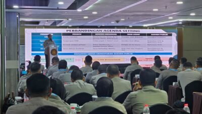 Kepala Divisi Humas Polri Irjen Pol. Johnny Eddizon Isir saat memberikan arahan strategis dalam pembukaan Rapat Kerja Teknis Humas Polri di Jakarta.
