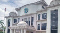 "Kejaksaan Tinggi Kalbar memeriksa Pejabat Pembuat Komitmen (PPK) Politeknik Negeri Pontianak (Polnep) terkait proyek infrastruktur dan dugaan ketiadaan sertifikat kompetensi. "