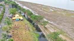 Foto udara di salah satu lokasi penanaman, di Simpang Mesra, Kecamatan Syah Kuala, Banda Aceh. Total ada 2.257 bibit pohon, dengan berbagai jenis pohon seperti Tabebuya, Mangga, Cemara Laut, Ketapang dan Jeumpa yang ditanam di beberapa wilayah di Banda Aceh.