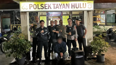 Aparat kepolisian dari Polsek Tayan Hulu mengamankan tersangka curat beserta barang bukti pengeras suara milik gereja yang sempat digadaikan.