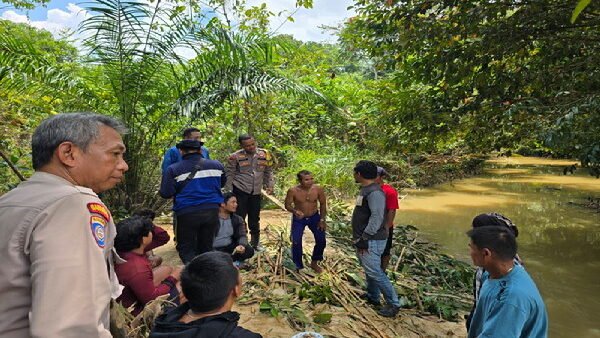 Polsek Sekadau Hulu mengecek lokasi dugaan aktivitas PETI di Sekadau, tepatnya di Desa Nanga Biaban.
