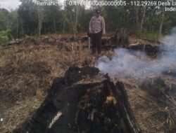 Cegah Karhutla Meluas, Polsek Menukung Sisir Dua Titik Hotspot di Melawi