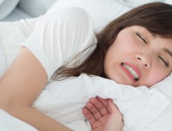 Sering Gertak Gigi Saat Tidur? Kenali Penyebab Bruxism dan Cara Mengatasinya