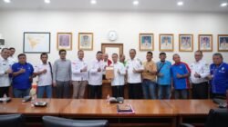 Suasana penyampaian delapan poin aspirasi dan tuntutan dari perwakilan elemen buruh kepada Gubernur Kalimantan Barat di Ruang Rapat Arwana.