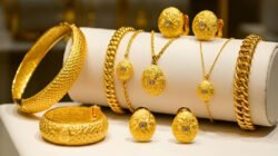 Ilustrasi - Pilih emas perhiasan atau batangan untuk investasi di 2026? Simak perbandingan keuntungan, risiko, serta tips cerdas mengelola aset emas Anda. (Dok. Ist)