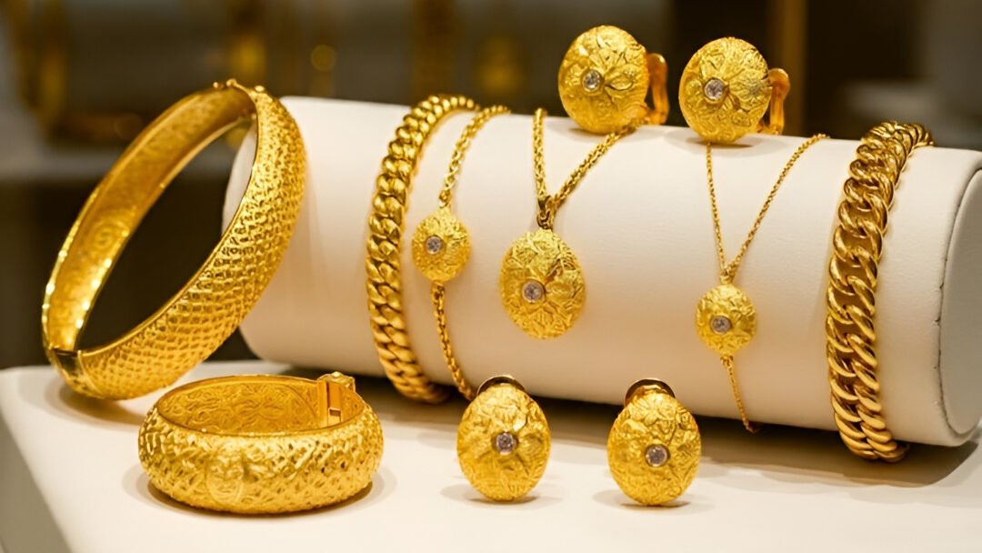 Ilustrasi - Pilih emas perhiasan atau batangan untuk investasi di 2026? Simak perbandingan keuntungan, risiko, serta tips cerdas mengelola aset emas Anda. (Dok. Ist)