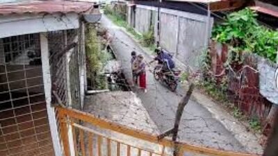 Tangkapan layar rekaman CCTV yang viral di media sosial memperlihatkan detik-detik pelaku saat merampas telepon seluler milik seorang anak di kawasan Gang Kamboja Baru, Pontianak Selatan.