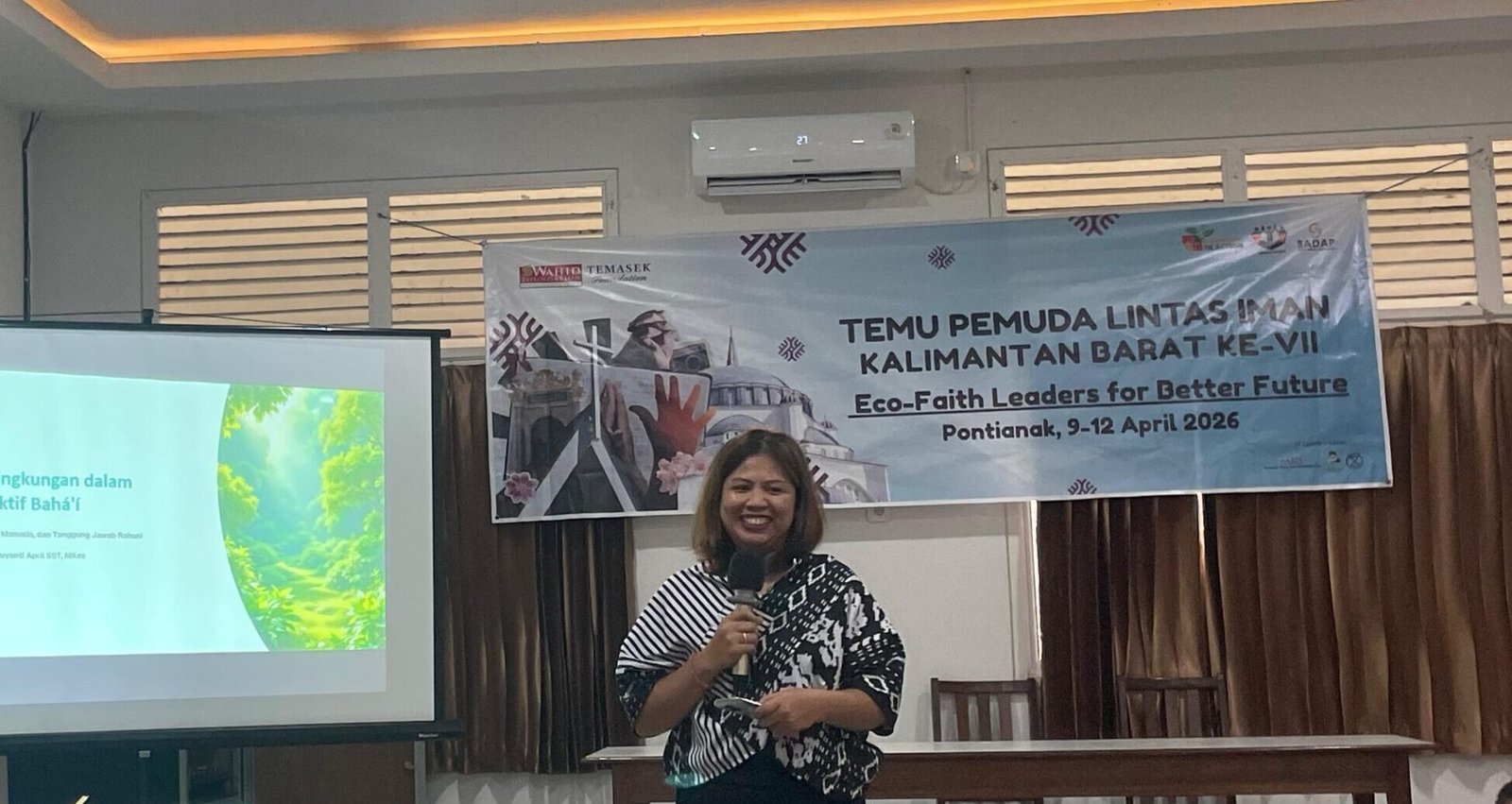 "Tokoh agama Baha'i, Suyanti April, memaparkan pentingnya keseimbangan kemajuan materi, intelektual, dan spiritual demi peradaban dunia dalam dialog TEPELIMA Kalbar ke-7."