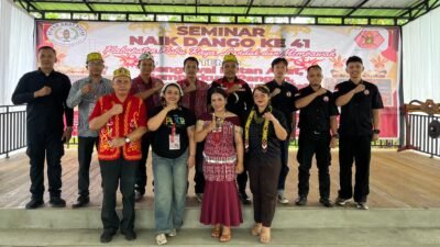 "Ribuan warga dari tiga kabupaten hadiri perayaan Naik Dango ke-41 di Desa Lingga, Kubu Raya. Pemuda Dayak diajak aktif menjaga tradisi dan wujud syukur kepada Jubata."