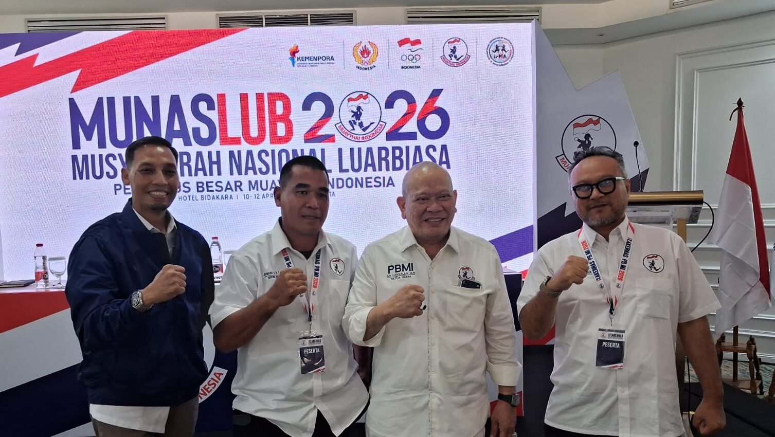 "Pengurus Besar Muaythai Indonesia (PB MI) menggelar Rakernas untuk menyusun program 2026-2027. Pengprov Kalbar turut hadir dan berkomitmen mencetak atlet berprestasi."