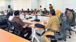 Suasana rapat koordinasi lintas sektoral guna membahas komitmen bersama terkait langkah strategis penanganan anak tidak sekolah di Provinsi Kalimantan Barat.