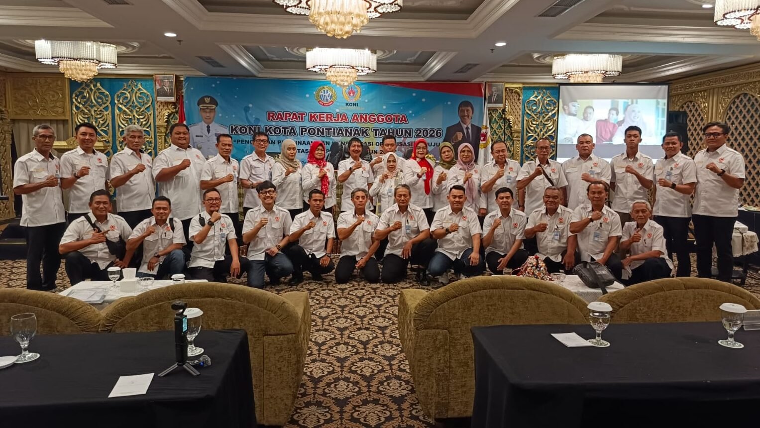 KONI Kota Pontianak matangkan persiapan hadapi Porprov Kalbar 2026 lewat rapat kerja.