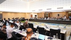 Rapat Koordinasi Tingkat Menteri Tim Pengarah Satgas PRR yang membahas percepatan rehabilitasi dan rekonstruksi wilayah terdampak bencana di Jakarta, Senin (6/4/2026).