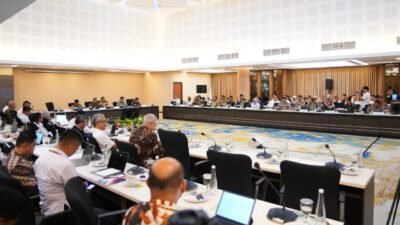 Rapat Koordinasi Tingkat Menteri Tim Pengarah Satgas PRR yang membahas percepatan rehabilitasi dan rekonstruksi wilayah terdampak bencana di Jakarta, Senin (6/4/2026).