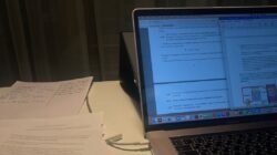 "Mengerjakan skripsi sambil bekerja adalah fase yang menguras fisik dan mental. Lagu Secukupnya dari Hindia menjadi potret realita dan pelukan hangat bagi para mahasiswa."