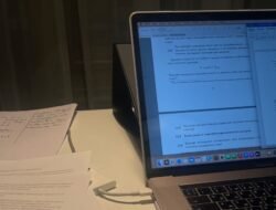 Realita Lirik “Secukupnya” Hindia: Antem Wajib Pejuang Skripsi yang Sambil Bekerja