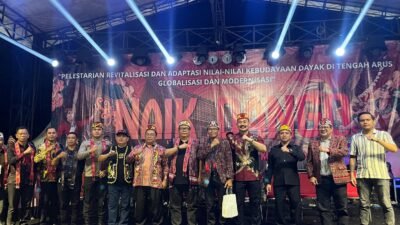 "Ribuan masyarakat Dayak dari Kubu Raya, Landak, dan Mempawah tumpah ruah di Desa Lingga rayakan Naik Dango ke-41 sebagai wujud syukur kepada Jubata."