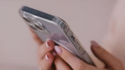 Ilustrasi - Ingin beli smartphone baru di 2026? Simak 5 faktor penting mulai dari chipset hingga baterai agar tidak salah pilih perangkat untuk produktivitas Anda. (Dok. Ist)