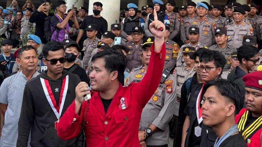 "Menjelang May Day 2026, GMNI Pontianak menyoroti isu eksploitasi pekerja dan mendesak pemerintah daerah mengevaluasi total kebijakan ketenagakerjaan di Kalbar. "