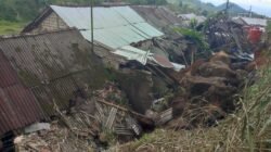 Lereng bukit longsor menimpa warga dan merusak tiga rumah di wilayah Kecamatan Mrebet, Kabupaten Purbalingga, Provinsi Jawa Tengah pada Minggu (12/4). Sumber foto: BPBD Kabupaten Purbalingga