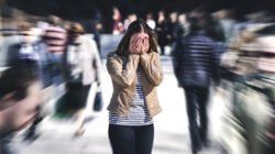 Ilustrasi - Kenali ciri orang tidak kompeten dari ucapannya sehari-hari menurut ilmu psikologi. Waspadai tanda-tanda yang menghambat produktivitas kerja tim Anda. (Dok. Ist)