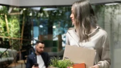 "Bukan karena malas, banyak Gen Z kini memilih mengundurkan diri dari pekerjaan yang menekan demi menerapkan gaya hidup slow living. Berikut enam alasan utamanya."