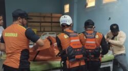 "Sempat hilang secara misterius dengan meninggalkan sepeda motor di jembatan, seorang pemuda akhirnya ditemukan tewas tenggelam di Sungai Sambas Kecil."