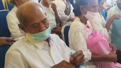 "Tetap sukacita meski jauh dari rumah! Simak 5 hal bermakna yang bisa kamu lakukan saat merayakan Paskah sendirian mulai dari ibadah lokal hingga perayaan virtual."