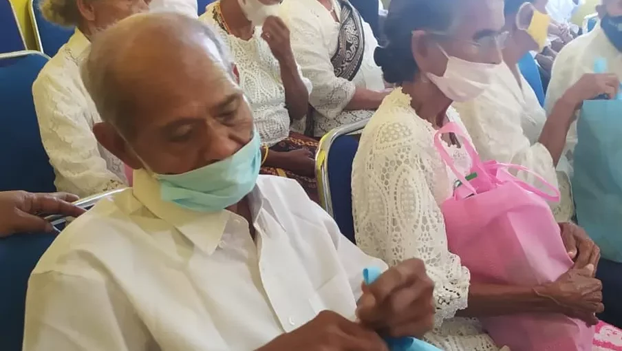 "Tetap sukacita meski jauh dari rumah! Simak 5 hal bermakna yang bisa kamu lakukan saat merayakan Paskah sendirian mulai dari ibadah lokal hingga perayaan virtual."