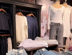 Hollister Guncang Jakarta Bawa Baju Super Lembut