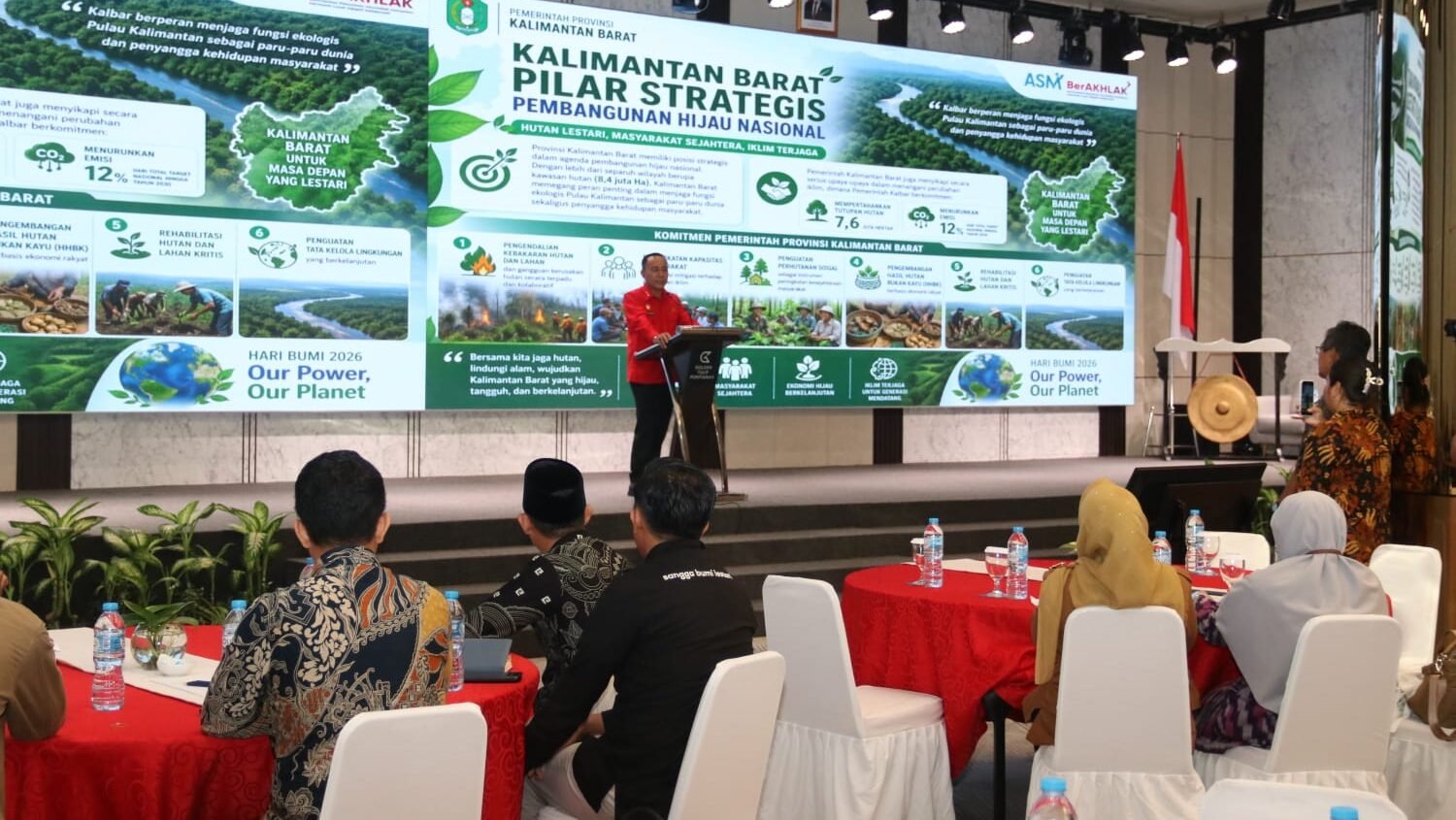 Wagub Krisantus Kurniawan ingatkan pelaku investasi untuk menjaga kelestarian hutan di Kalimantan Barat pada peringatan Hari Bumi 2026 di Kota Pontianak.