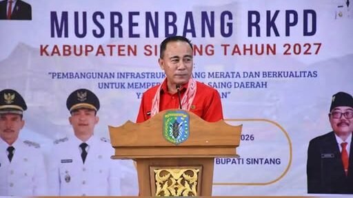 Wagub Kalbar respons keluhan viral warga soal jalan rusak di Sintang. Ia membandingkan luas wilayah dan APBD Kalbar yang tertinggal dari Jawa Barat.
