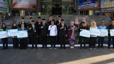 Wagub Kalbar Krisantus pimpin upacara HUT ke-62 Bank Kalbar di Pontianak.