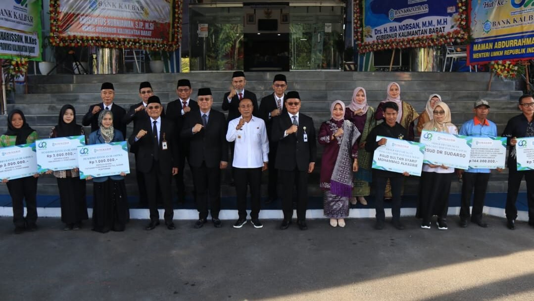 Wagub Kalbar Krisantus pimpin upacara HUT ke-62 Bank Kalbar di Pontianak.