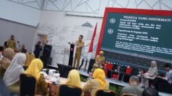 Wali Kota Pontianak Edi Rusdi Kamtono memberikan arahan saat membuka kegiatan Penguatan Sistem Akuntabilitas Kinerja Instansi Pemerintah (SAKIP) di lingkungan Pemerintah Kota Pontianak di Hotel Ibis. (Dok. HO/Faktakalbar.id)