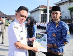 Wali Kota Pontianak Serahkan 335 SK PNS dan Lepas 26 ASN Purna Tugas