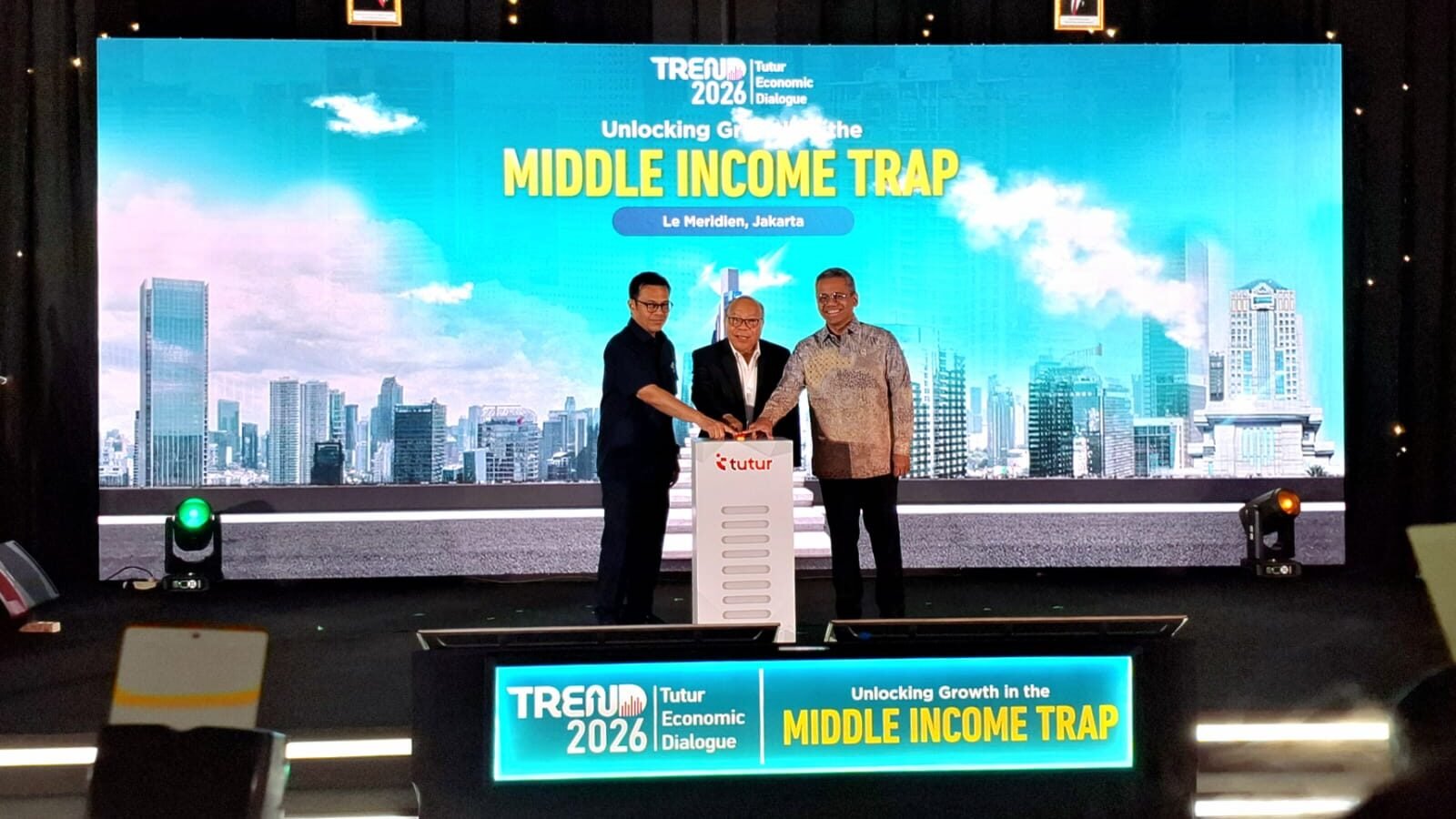 Wamenkeu Suahasil Nazara ungkap 5 strategi pemerintah agar Indonesia keluar dari middle-income trap dalam forum TREND 2026 di Jakarta.