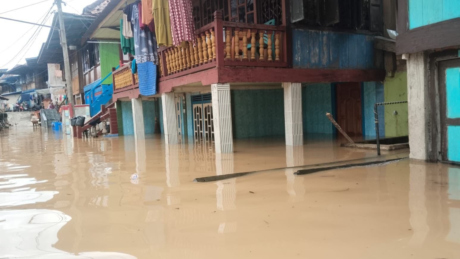 Kondisi permukiman warga di Kabupaten Musi Rawas Utara yang terendam genangan air menyusul hujan dengan intensitas lebat.